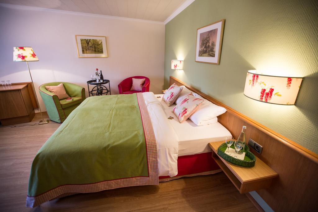 Landhotel Restaurant Zur Krone Gottenheim Room photo