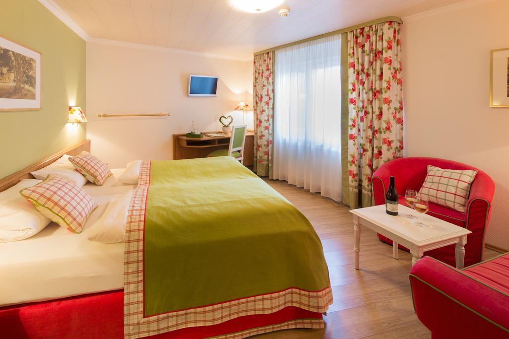 Landhotel Restaurant Zur Krone Gottenheim Room photo